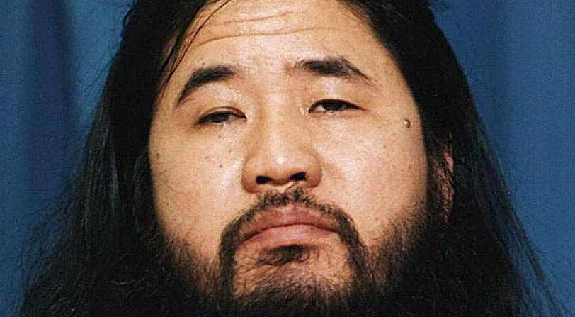 Shoko Asahara, Oberhaupt der Sekte Aum Shinrikyo. Der Guru wurde im Mai 1995 verhaftet. Er wurde beschuldigt , die Produktion des Nervengases Sarin und den Sarin-Anschlag auf Tokios U-Bahn im März 1995 befohlen zu haben.