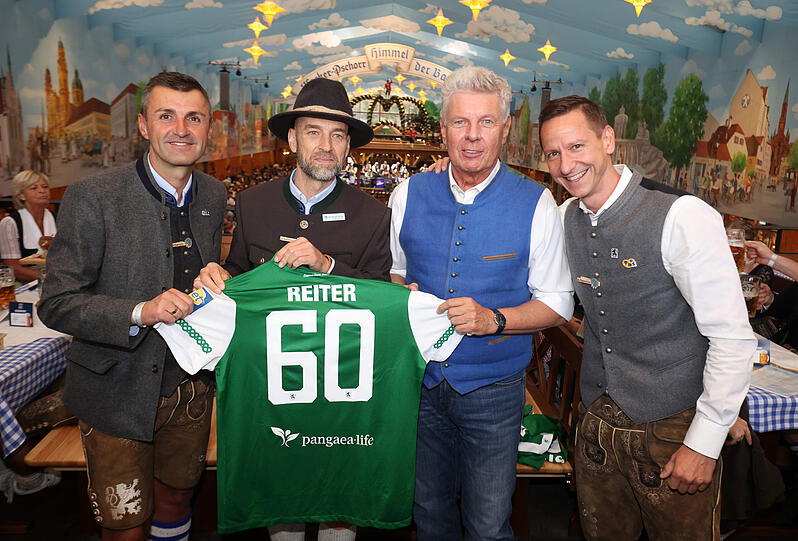 Die Löwen beim traditionellen Wiesn-Besuch im "Himmel der Bayern", dem Hacker-Pschorr-Festzelt.