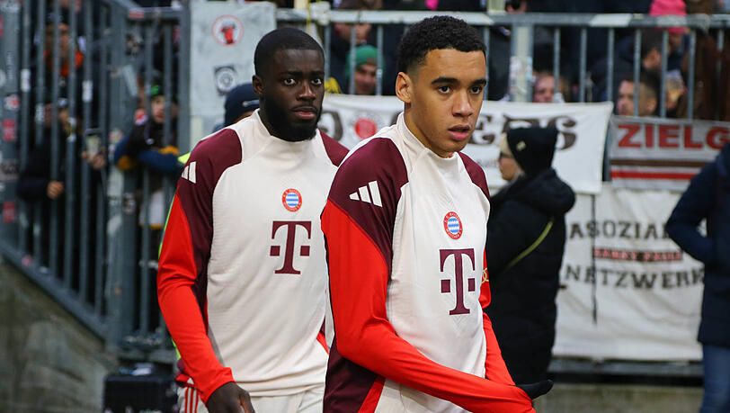 Dayot Upamecano (li.) und Jamal Musiala waren beim Trainingsauftakt dabei. (Archivbild)