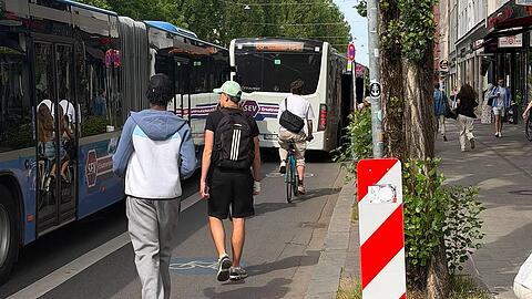 An der Lindwurmstra&szlig;e ist eine Gefahrenstelle f&uuml;r Radfahrer und Fu&szlig;g&auml;nger entstanden.