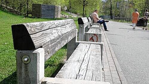 Nürnbergs Parkbänke sollen künftig Latten aus Tropenholz bekommen. Darum gibt es jetzt Streit. Nürnbergs Parkbänke sollen künftig Latten aus Tropenholz bekommen. Darum gibt es jetzt Streit.