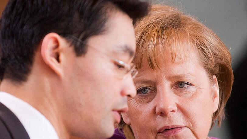 Am Sonntag gingen Rösler und die gesamte Partei auf volles Risiko, reizten die Kanzlerin und die Union bis aufs Blut. Zu einem Koalitionsbruch fehlte nicht mehr viel - wird Merkel ihm das heimzahlen? Am Sonntag gingen Rösler und die gesamte Partei auf volles Risiko, reizten die Kanzlerin und die Union bis aufs Blut. Zu einem Koalitionsbruch fehlte nicht mehr viel - wird Merkel ihm das heimzahlen?