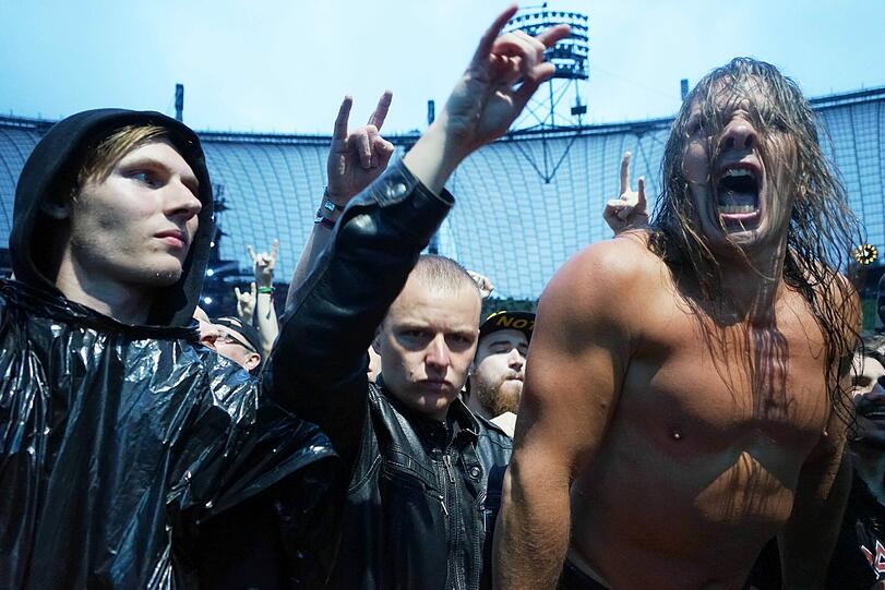 Rock und Regen - die Bilder vom Sonntag auf dem "Rockavaria" mit dem Iron-Maiden-Konzert als Höhepunkt.