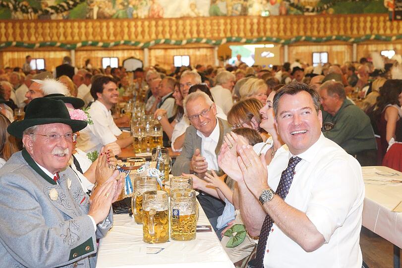 Der Festzug, der Anstich, die Gäste: So schön ist's beim Aubinger Herbstfest.