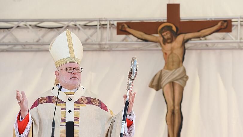 Kardinal Reinhard Marx beim Fronleichnamsgottesdienst auf dem Marienplatz im Jahr 2017.
