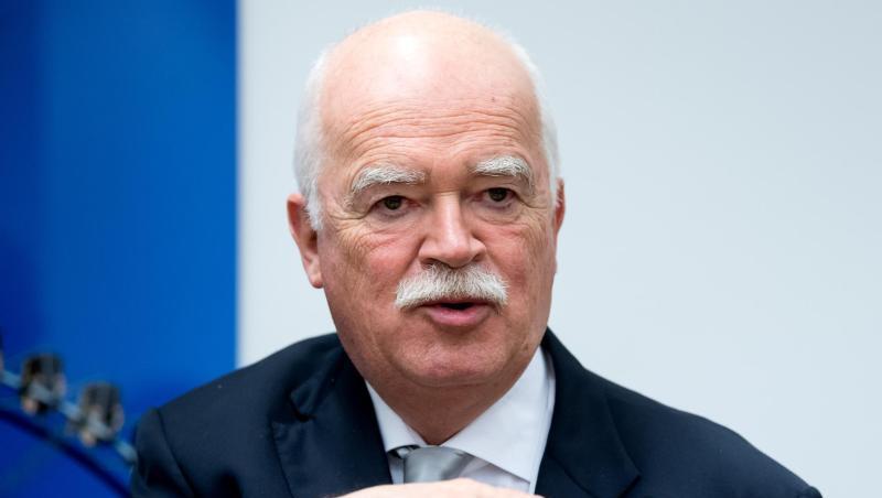"Über die Billionenprogramme, die den deutschen Staatshaushalt via EZB belasten, ist keine einzige Stunde im Parlament in Deutschland diskutiert worden", sagt Peter Gauweiler.. "Über die Billionenprogramme, die den deutschen Staatshaushalt via EZB belasten, ist keine einzige Stunde im Parlament in Deutschland diskutiert worden", sagt Peter Gauweiler..