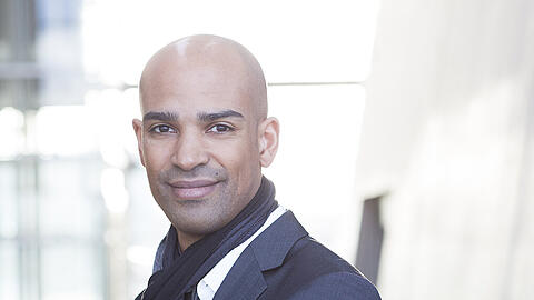 Kevin John Edusei hat die Münchner Symphoniker zu Höchstform gebracht.
