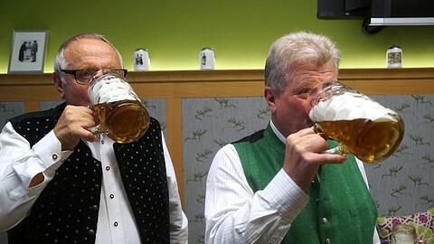 Wiesnbierprobe im Eiswerk, hier die Wirte Toni Roiderer und Georg Heide.
