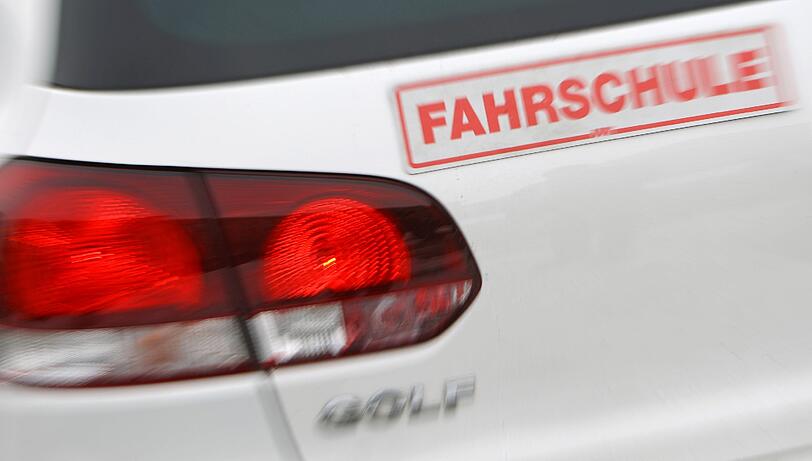 Gekifft und dann in die Fahrschule: Nach der Polizeikontrolle musste jeweils der Fahrschullehrer das Steuer übernehmen.