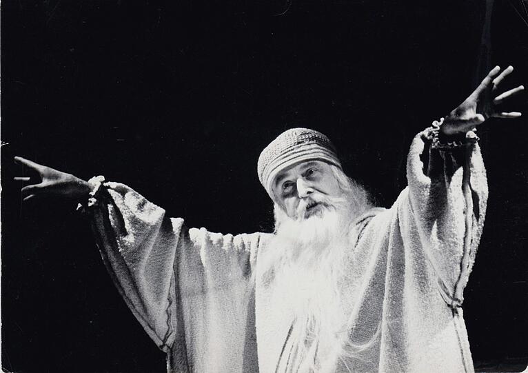 Carlos Kleiber trat bei der Faschingsdienstags-&bdquo;Fledermaus&ldquo; in der Bayerischen Staatsoper stets in besonderer Verkleidung auf &ndash; hier als Bhagwan, im Jahr 1980.