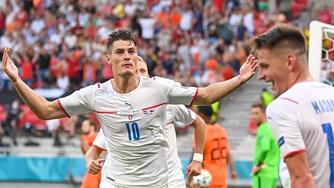 Patrik Schick (l) machte mit dem 2:0 alles klar.