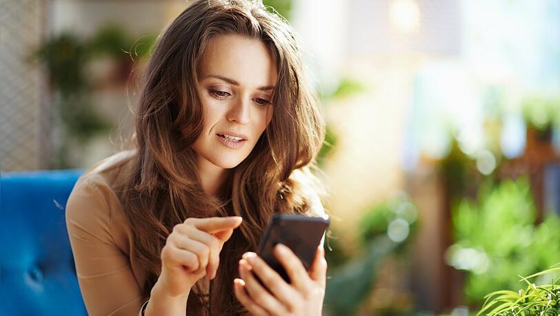 Noch nie war es so einfach, per App Kleidung zu shoppen - das gilt auch für nachhaltige und faire Mode.