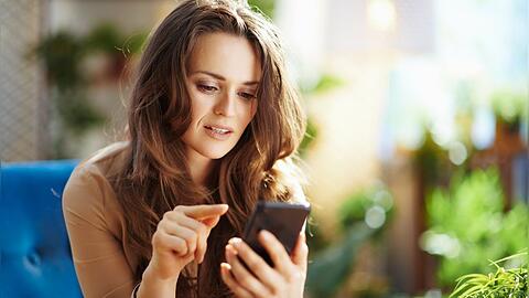 Noch nie war es so einfach, per App Kleidung zu shoppen - das gilt auch für nachhaltige und faire Mode.