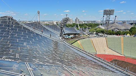 In die Sanierung des Stadiondachs hat die Stadt 85 (!) Millionen Euro gesteckt.