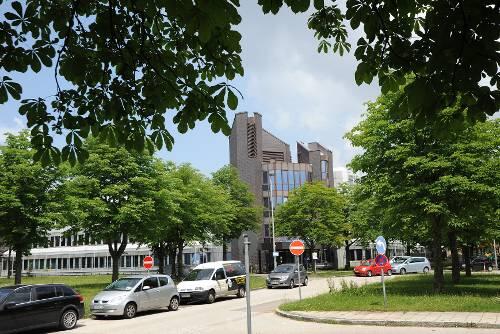 Das Bundeswehrverwaltungszentrum in der Dachauser Straße. Dort kann das Olympische Dorf gebaut werden.