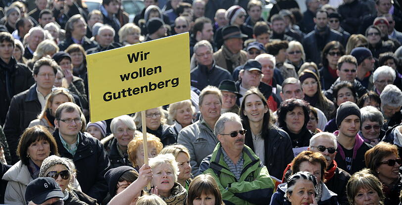 Die Münchner bezogen Stellung - für oder gegen Guttenberg - manchmal war das nicht eindeutig erkennbar.