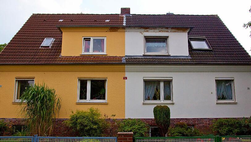 Bunt oder lieber dezent: Hauseigentümer haben bei der Fassadenfarbe die Qual der Wahl. In manchen Gemeinden muss man sich die Farbe genehmigen lassen.