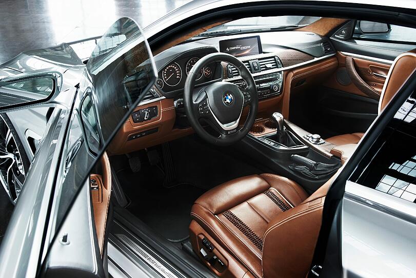 Typisch BMW: Die Armaturen sind fahrerorientiert, besonderer Wert wurde auf edle und eigene Details wie die Lederbespannung der Sitze gelegt.