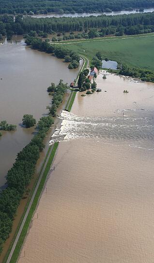 Deichbruch bei Fischbeck in Sachsen-Anhalt - Aktuelle Bilder vom Hochwasser