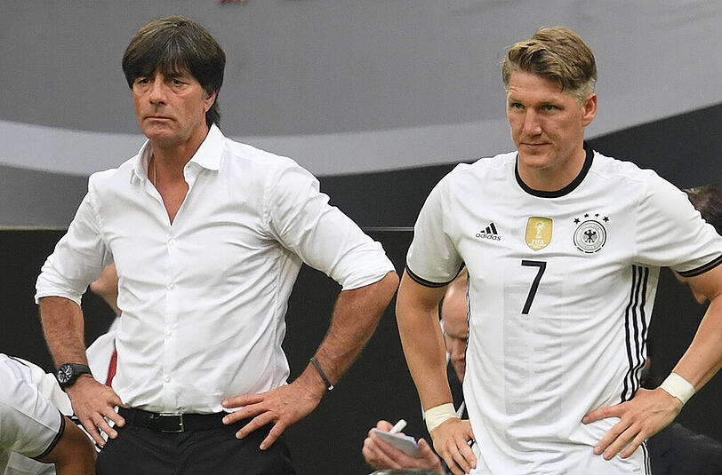 Der letzte gemeinsame Auftritt für das DFB-Team: Bundestrainer Löw und Bastian Schweinsteiger.