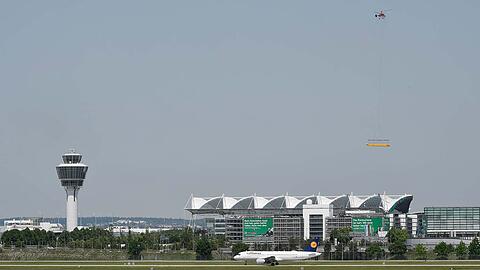 Die Bundespolizei hat am Münchner Flughafen ein sexhungriges Paar  nach der Landung wegen Erregung öffentlichen Ärgernisses angezeigt.