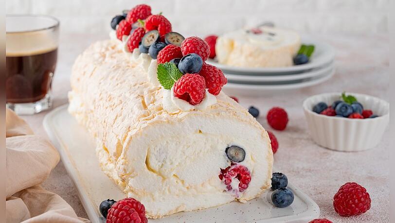 Saisonale Beeren runden das Dessert perfekt ab. Saisonale Beeren runden das Dessert perfekt ab.