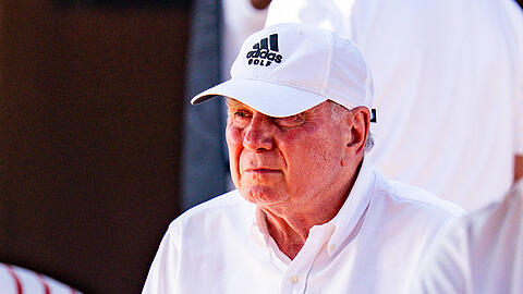 Uli Hoeneß ist beeindruckt. Uli Hoeneß ist beeindruckt.