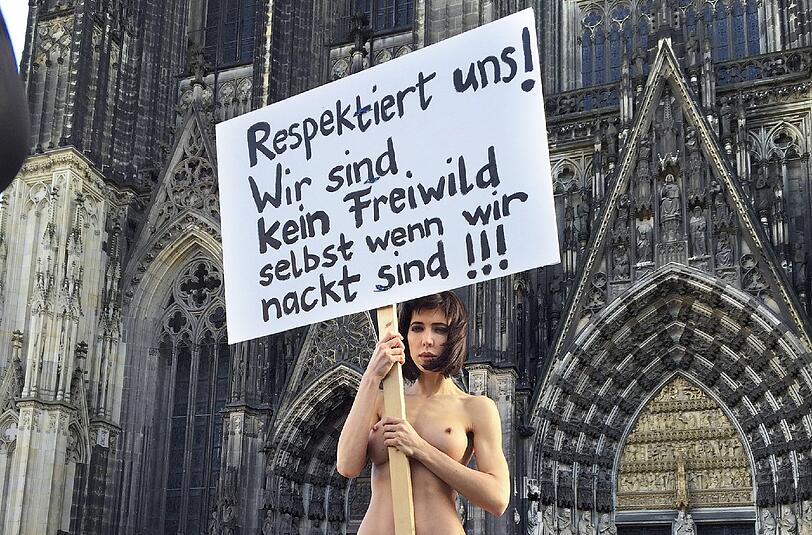 Milo Moire: die Bilder von ihrem Nackt-Protest in Köln.