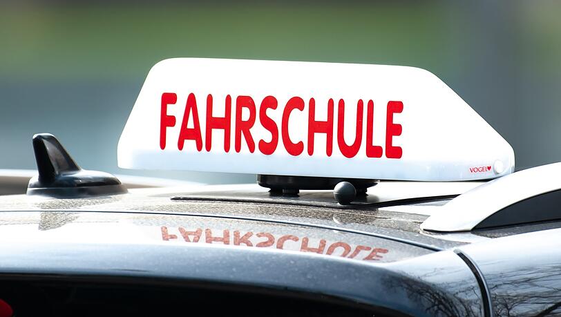 Der Schwindel bei der Führerscheinprüfung ist schnell aufgeflogen.(Symbolbild) Der Schwindel bei der Führerscheinprüfung ist schnell aufgeflogen.(Symbolbild)