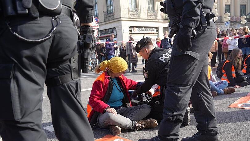 Klimaprotest am Stachus in der vergangenen Woche. Klimaprotest am Stachus in der vergangenen Woche.