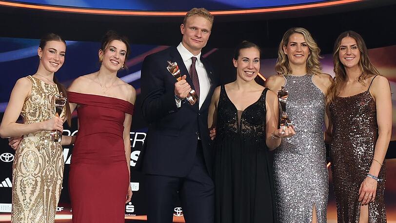 Gruppenbild mit Mann: Darja Varfolomeev, Svenja Brunckhorst, Elisa Mevius, Sonja Greinacher und Marie Reichert sowie Oliver Zeidler freuten sich am 15. Dezember über ihre Auszeichnungen zum "Sportler des Jahres".