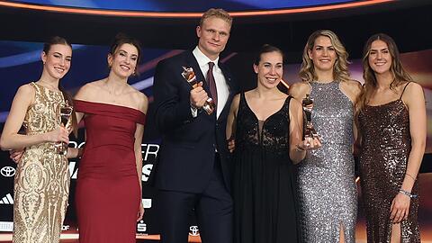 Gruppenbild mit Mann: Darja Varfolomeev, Svenja Brunckhorst, Elisa Mevius, Sonja Greinacher und Marie Reichert sowie Oliver Zeidler freuten sich am 15. Dezember über ihre Auszeichnungen zum "Sportler des Jahres".