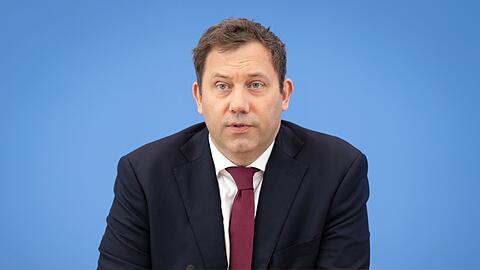 Das Bundesfinanzministerium hat den mittelfristigen finanzpolitisch-strukturellen Plan im Juli in Brüssel eingereicht.