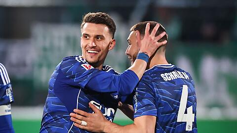 Dejan Ljubicic (l) traf spektakul&auml;r zum Ausgleich.