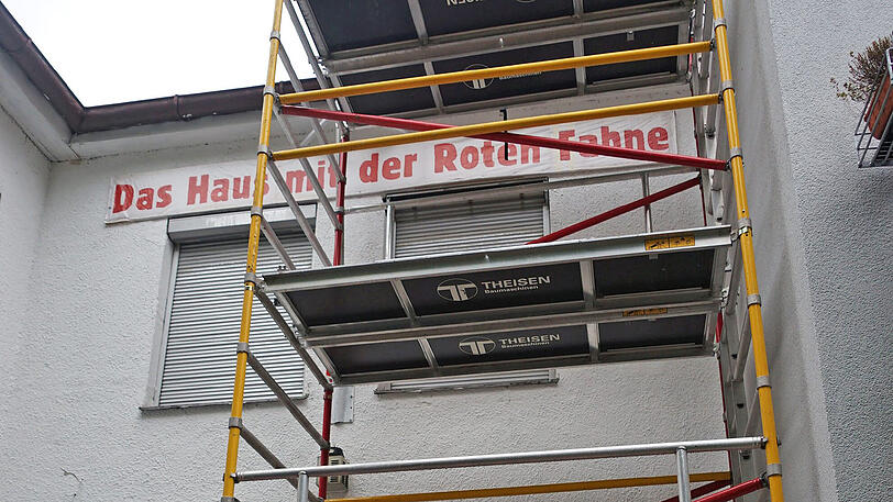 Das "Haus mit der roten Fahne" soll platt gemacht werden, an dieser Stelle sollen Wohnungen enstehen.