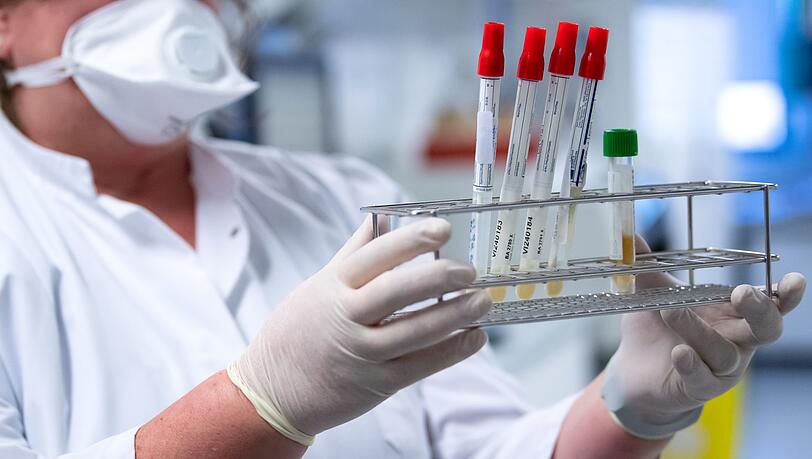 Gut 100 Mitarbeiter hat das Unternehmen, die Mehrzahl wurde mittlerweile auf Corona getestet. Alle wurden unter Quarantäne gestellt. (Symbolbild) Gut 100 Mitarbeiter hat das Unternehmen, die Mehrzahl wurde mittlerweile auf Corona getestet. Alle wurden unter Quarantäne gestellt. (Symbolbild)
