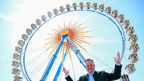 Hurra das Frühlingsfest startet am Freitag! Das freut auch Christian Scharpf (SPD) – für ihn ist es das erste Volksfest im neuen Job als Wirtschaftsreferent.