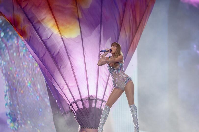 Die Sängerin Taylor Swift, derzeit größter globaler Popstar, kommt im Rahmen ihrer "Eras-Tour" am 27. und am 28. Juli ins Münchner Olympiastadion.