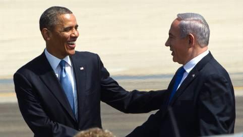 Sein erster Besuch in Israel als Präsident: Barack Obama (l) beim Händedruck mit Premier Benjamin Netanjahu. Sein erster Besuch in Israel als Präsident: Barack Obama (l) beim Händedruck mit Premier Benjamin Netanjahu.