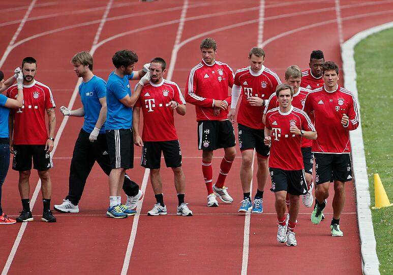 Einen Tag nach dem ersten Training unter Pep Guardiola müssen Bayern-Spieler zum Laktattest ran: Erst schwitzen, dann pieksen - die Bilder aus dem Olympiastadion