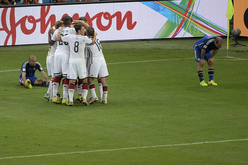 An diese Szene werden wir uns lange erinnern: Mario Götze macht sich unsterblich.