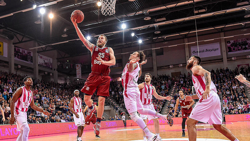 Geht mit Bayerns Basketballern als Hauptrundenchampion in die Playoffs: Kapitän Anton Gavel (M.). Geht mit Bayerns Basketballern als Hauptrundenchampion in die Playoffs: Kapitän Anton Gavel (M.).