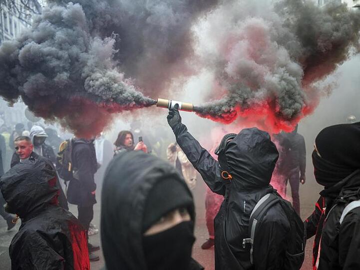 Seit knapp zwei Wochen haben die Streiks und Massenproteste Frankreich und vor allem die Hauptstadt fest im Griff.