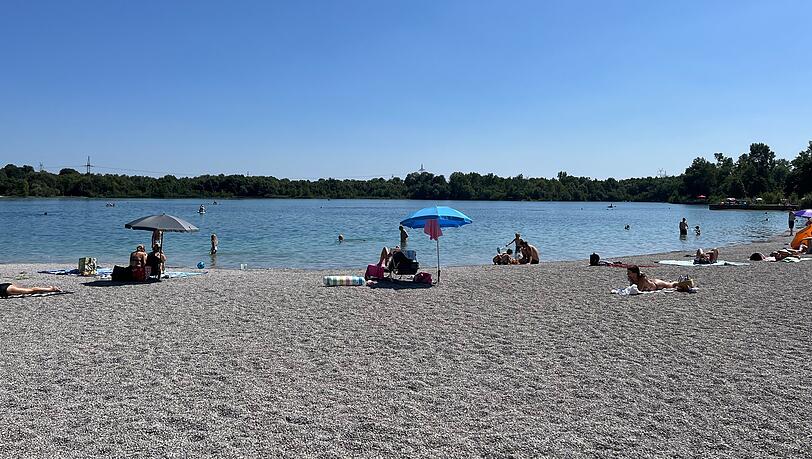 Der Lußsee gilt als sauberster See Münchens. Er ist glasklar und im Sommer zwischen 22 und 24 Grad warm.