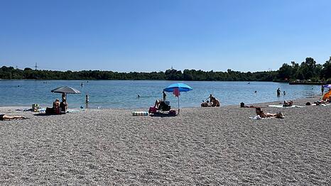 Der Lußsee gilt als sauberster See Münchens. Er ist glasklar und im Sommer zwischen 22 und 24 Grad warm.