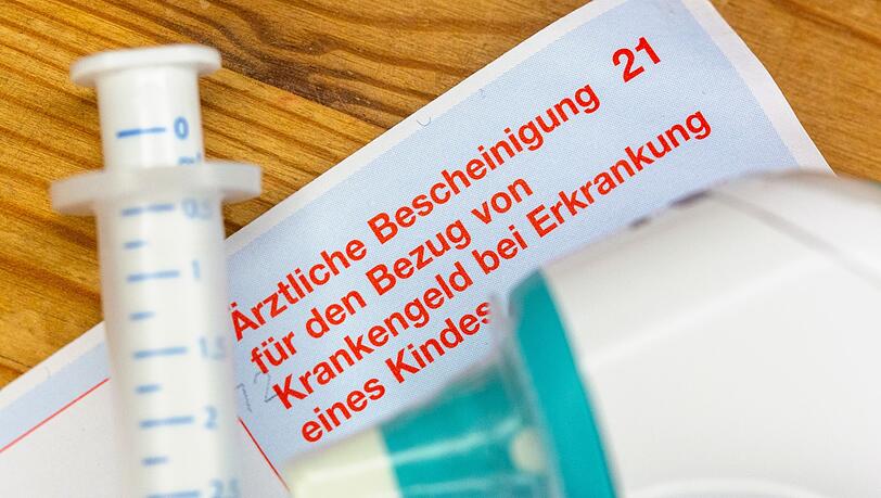 Gesetzlich versicherte Eltern können Krankengeld beantragen, wenn ein Kind unter zwölf Jahren krank ist und sie deshalb nicht zur Arbeit gehen. (Symbolbild) Gesetzlich versicherte Eltern können Krankengeld beantragen, wenn ein Kind unter zwölf Jahren krank ist und sie deshalb nicht zur Arbeit gehen. (Symbolbild)