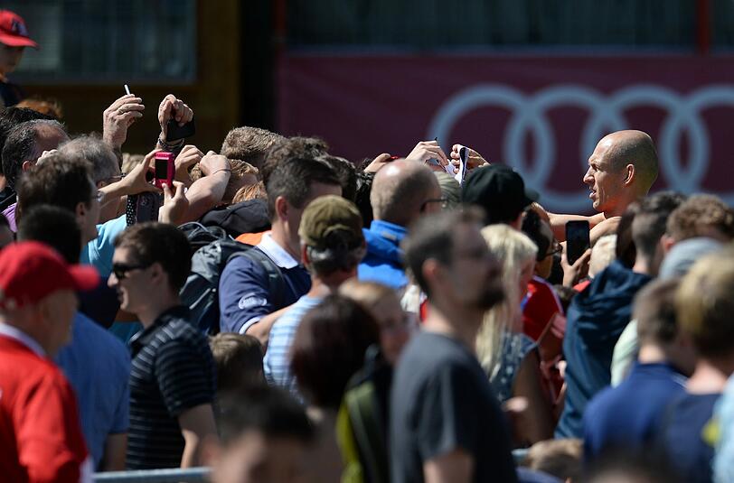 Riesen-Andrang am Dienstag auf das Bayern-Training.