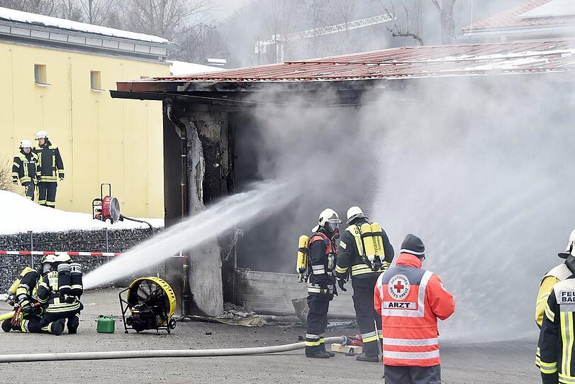 Die Bilder vom Feuerwehreinsatz nach der Explosion in Bad Wiessee.