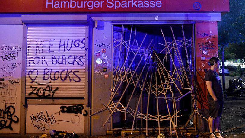 Chaos und Zerstörung &ndash; egal wo man hinsieht. Etliche Geschäfte wurden geplündert, Geldautomaten zerstört.
