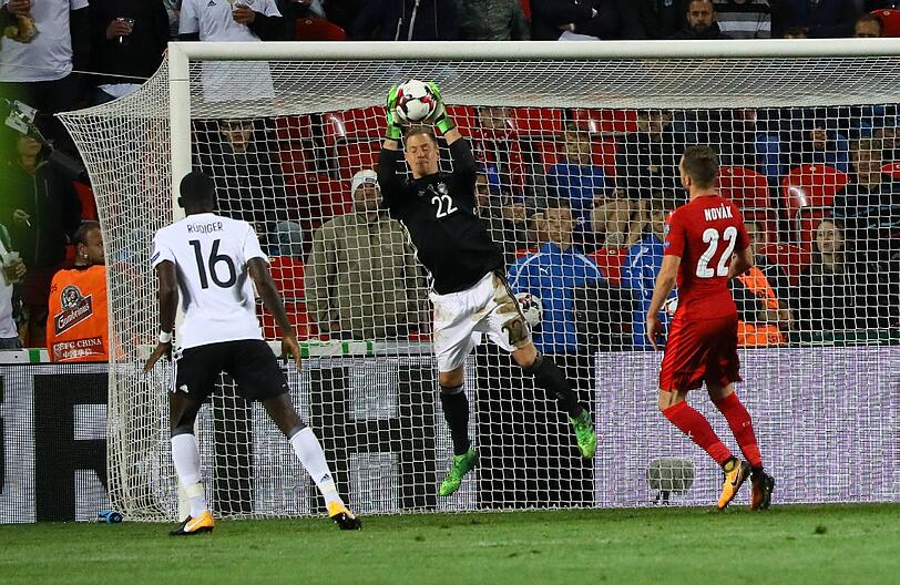 Marc Andre ter STEGEN: 	NOTE 3.
Schon das 15. Länderspiel für die neue Nummer zwei. Der Barca-Keeper konnte sich gegen Jankto auszeichnen (16.). Chancenlos beim Gegentor.